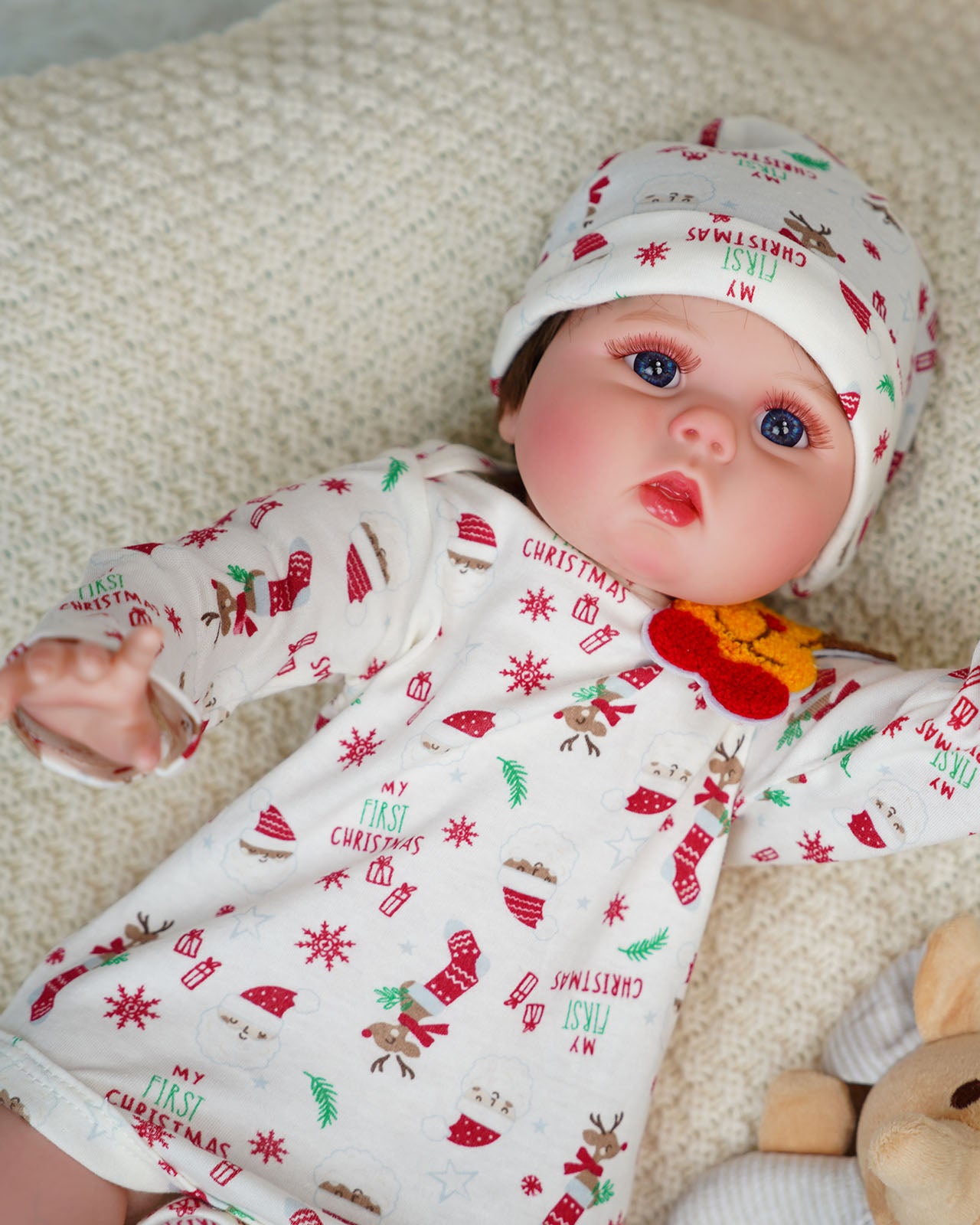 Uinila - 22" Reborn Baby Dolls Cute Awake Toddlers Girl Huggable and Soft Touch